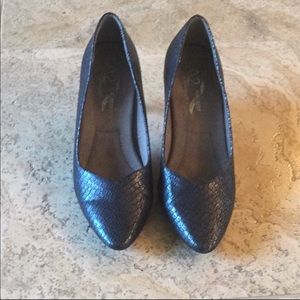 Navy blue heels 👠